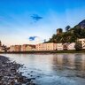 Rattenberg | © Alpbachtal Tourismus | Johann Erhard Auf diesem Bild zu sehen ist die Stadt Rattenberg mit ihren bunten Häusern, im Vordergrund der Inn, im Hintergrund der Schlossberg (eine Burgruine in Rattenberg) | © Alpbachtal Tourismus | Johann Erhard
