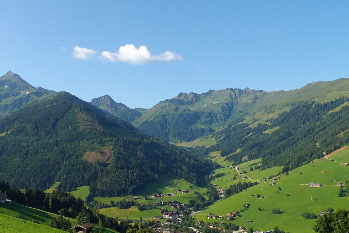 View from the Upper Höhenweg towards Innerlapbach and Großer Galtenberg