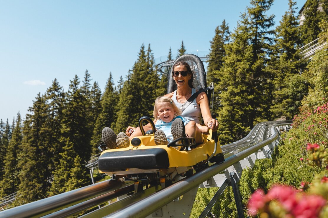 Alpbachtaler Lauser-Sauser zur Almrosenblüte | © shootandstyle