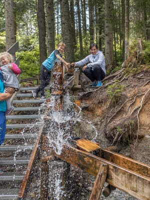 Wasserspiele im Juppi Zauberwald
