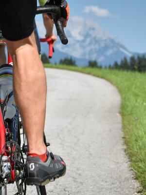 Rennradfahrer im Alpbachtal | © Gabriele Grießenböck