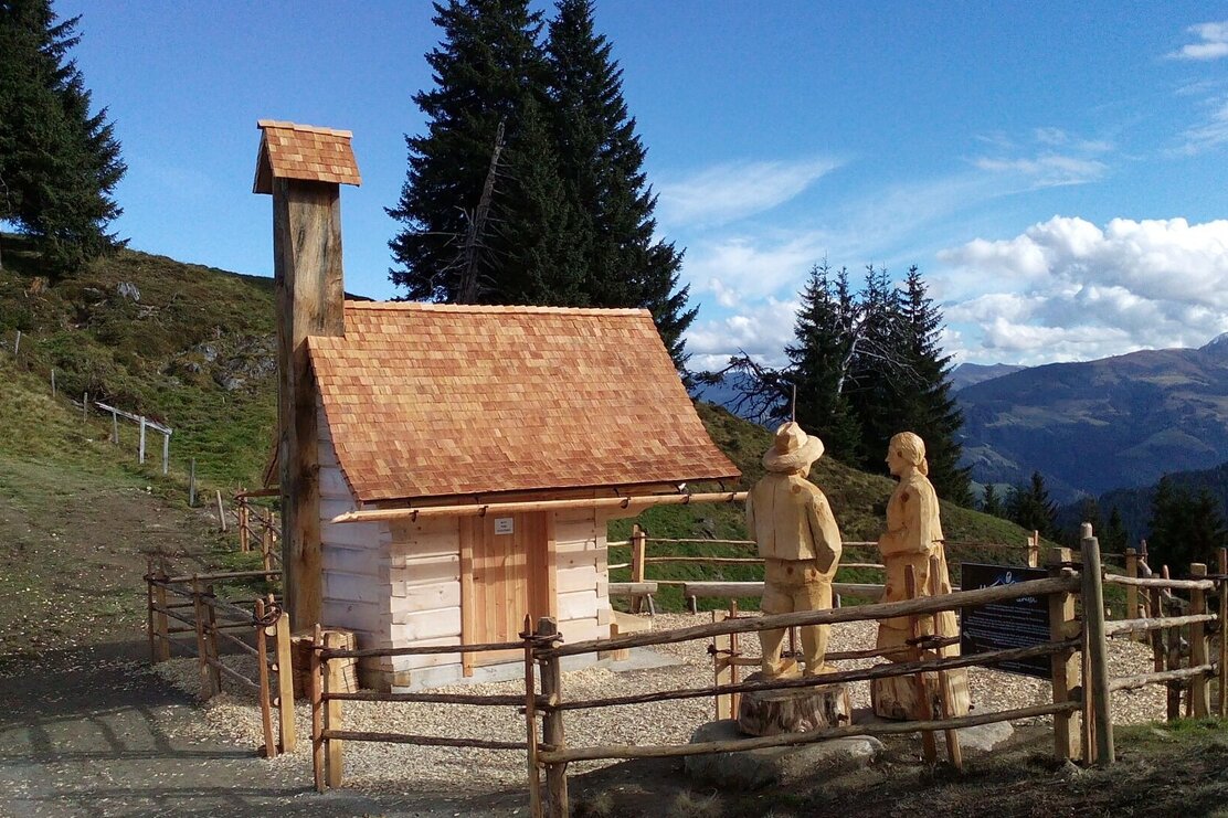 Kapelle Halsgatterl Herbst Wildschönau Rechte Wildschönau Tourismus.jpg Kapelle Halsgatterl Herbst Wildschönau Rechte Wildschönau Tourismus.jpg