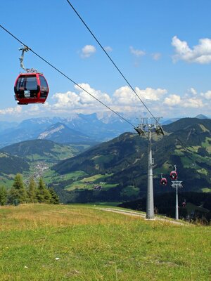 Schatzbergbahn Wildschönau Sommer  die roten Gondeln Fg T.L.  Rechte Wildschönau Tourismus (1).jpg | © Wildschönau Tourismus