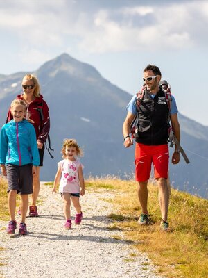 Familienwandern am Schatzberg Sommer  FG Johannes Sautner Rechte Skijuwel + Wildschönau Tourismus  anders Format (82).jpg