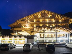 Alphof bei Nacht | © Hotel Alphof