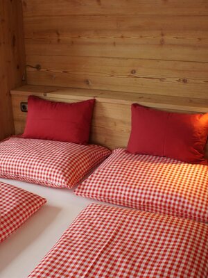 Connys Landhaus rotes Zimmer | © Connys Landhaus