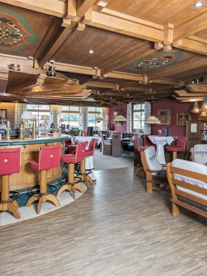Kaminhalle Hotelbar | © Der Kirchenwirt